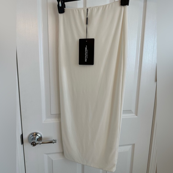 Pretty Little Thing: White Pencil Skirt - Picture 1 of 6